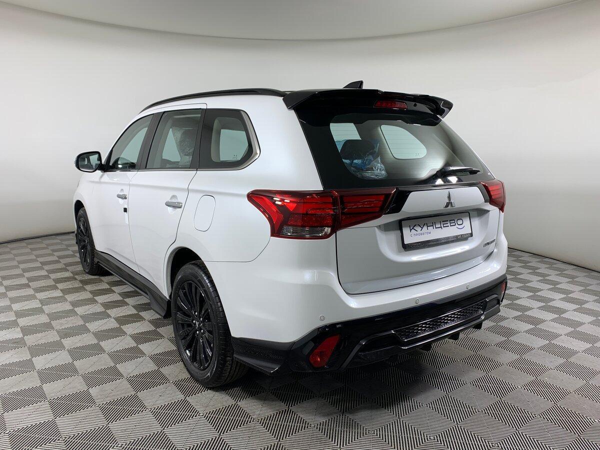 Mitsubishi Outlander 2022, белый