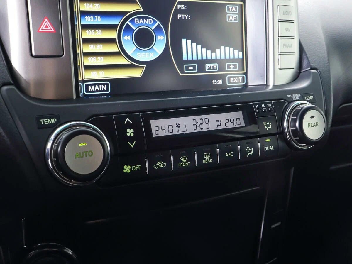Toyota Land Cruiser Prado 2012, серебряный