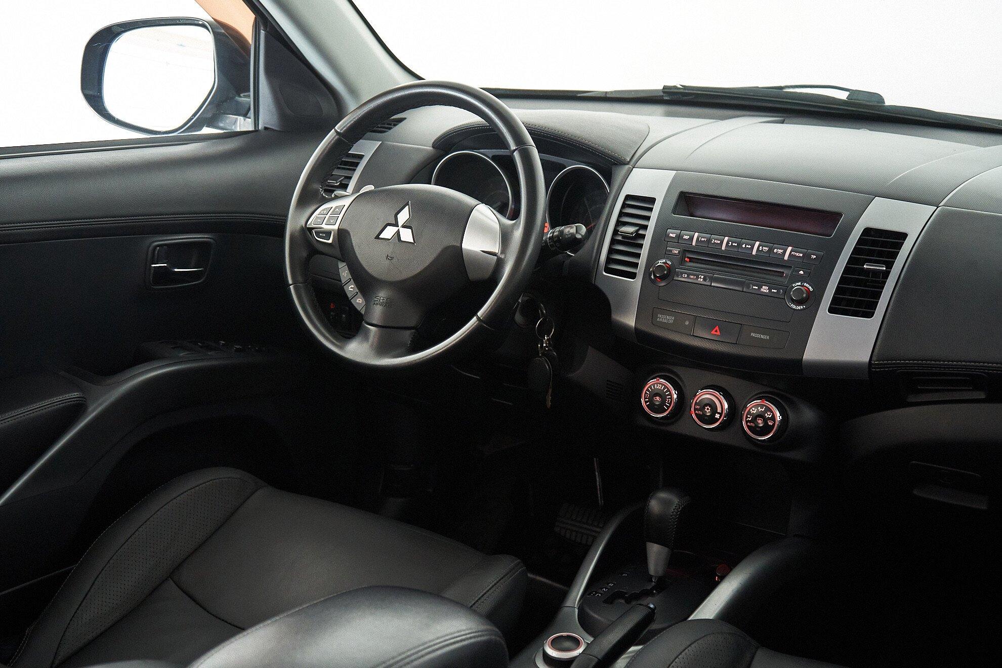 Mitsubishi Outlander 2011, коричневый