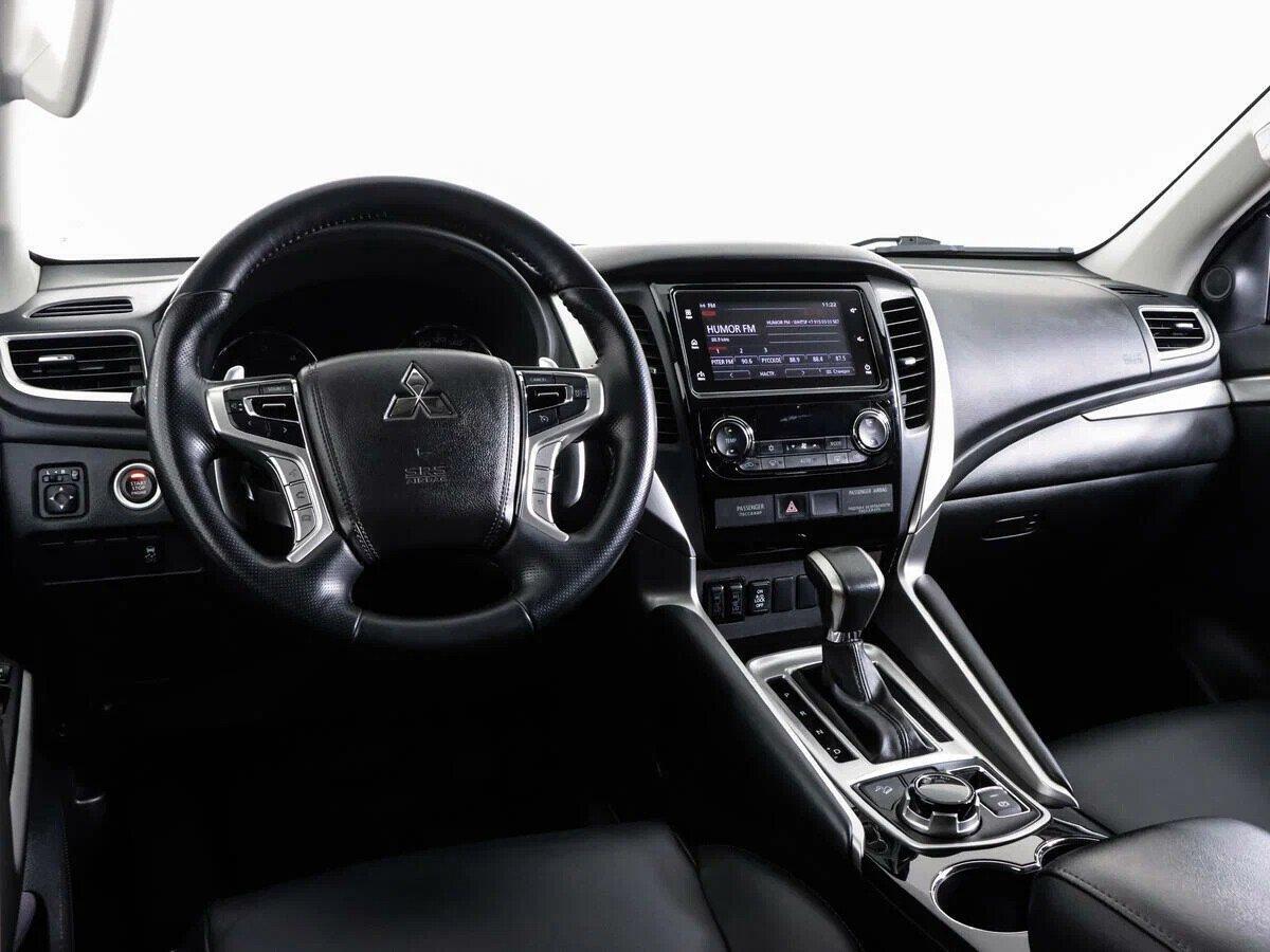 Mitsubishi Pajero Sport 2019, белый