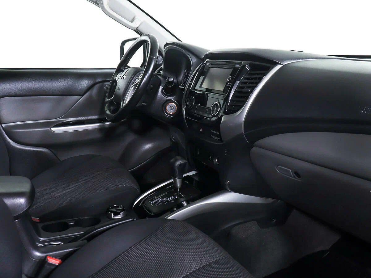 Mitsubishi L200 2017, серый