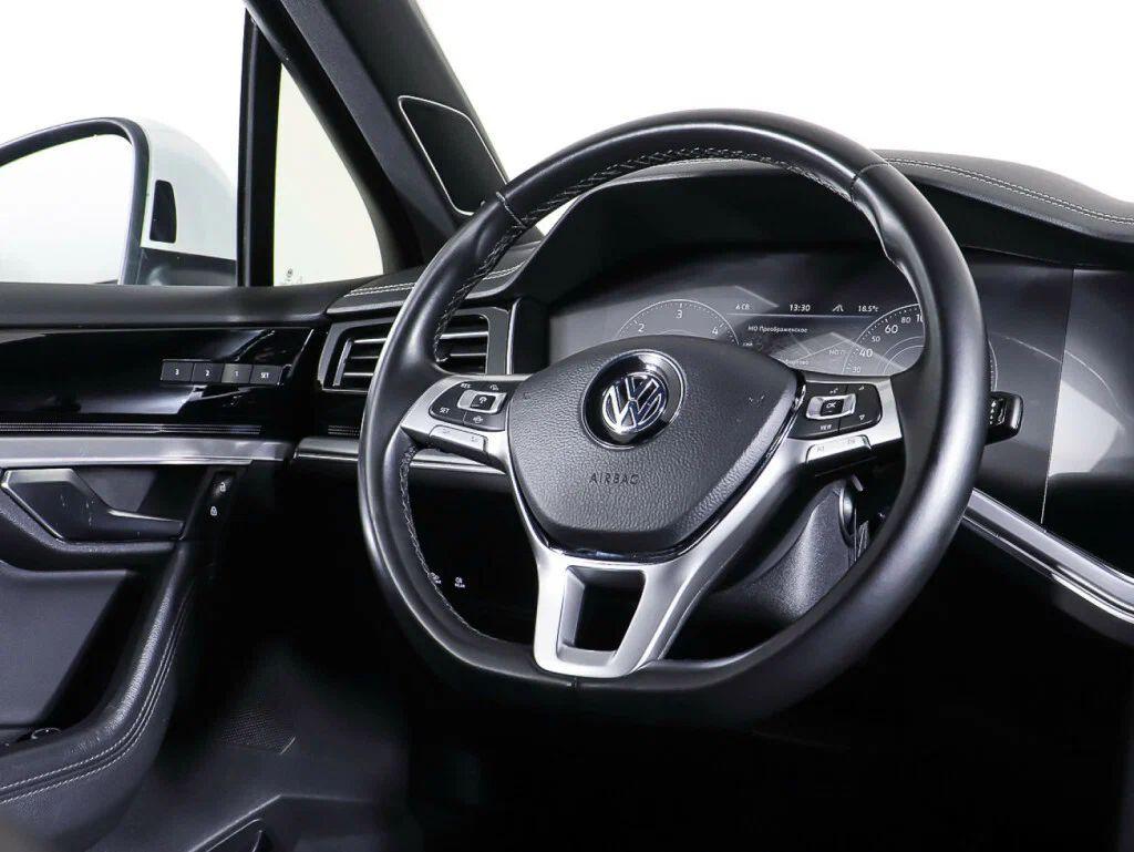 Volkswagen Touareg 2020, белый