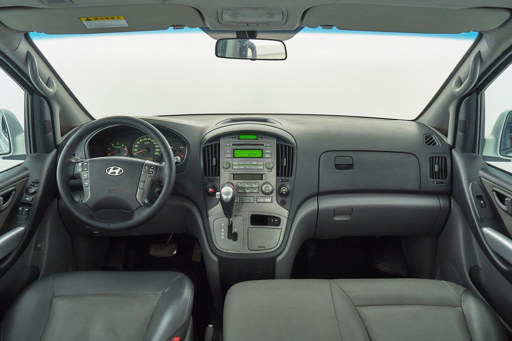 Hyundai Grand Starex 2008, белый