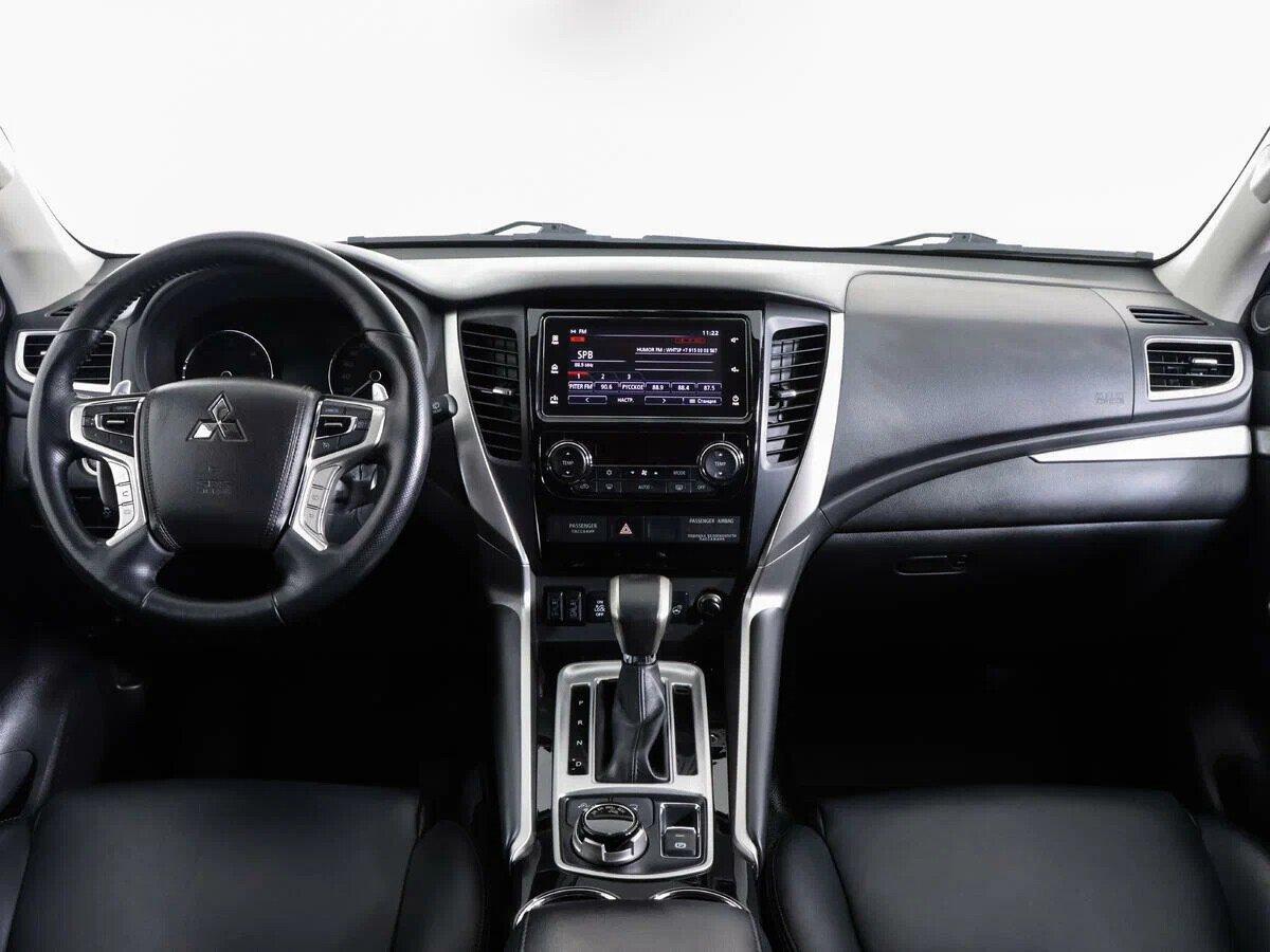 Mitsubishi Pajero Sport 2019, белый