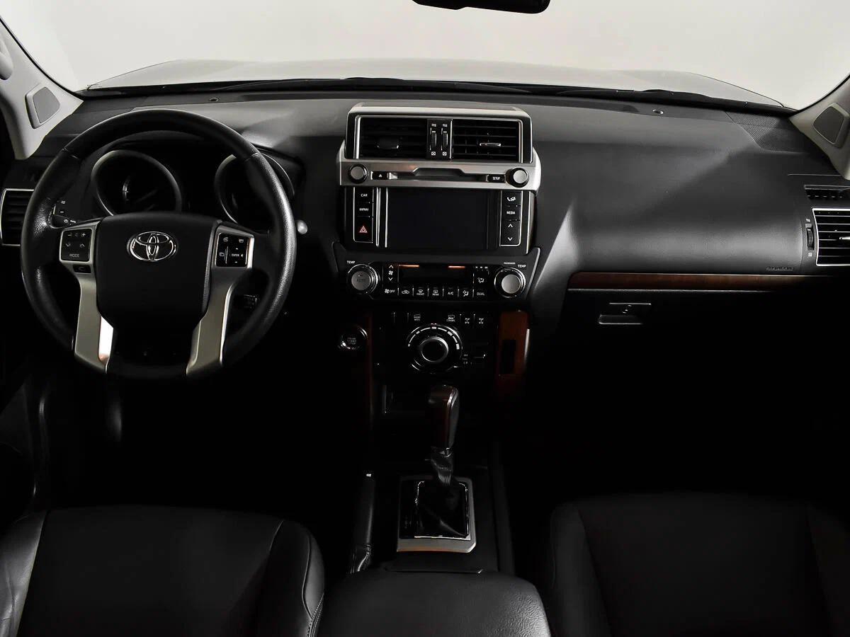 Toyota Land Cruiser Prado 2017, серый