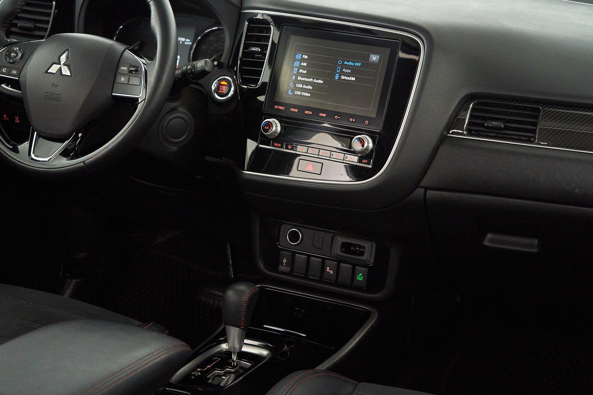 Mitsubishi Outlander 2019, серый