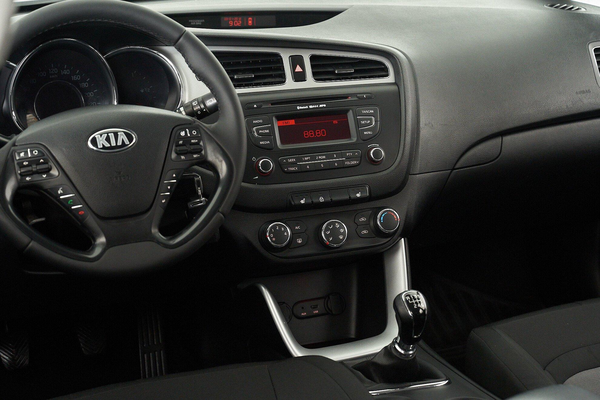 Kia Ceed 2015, белый