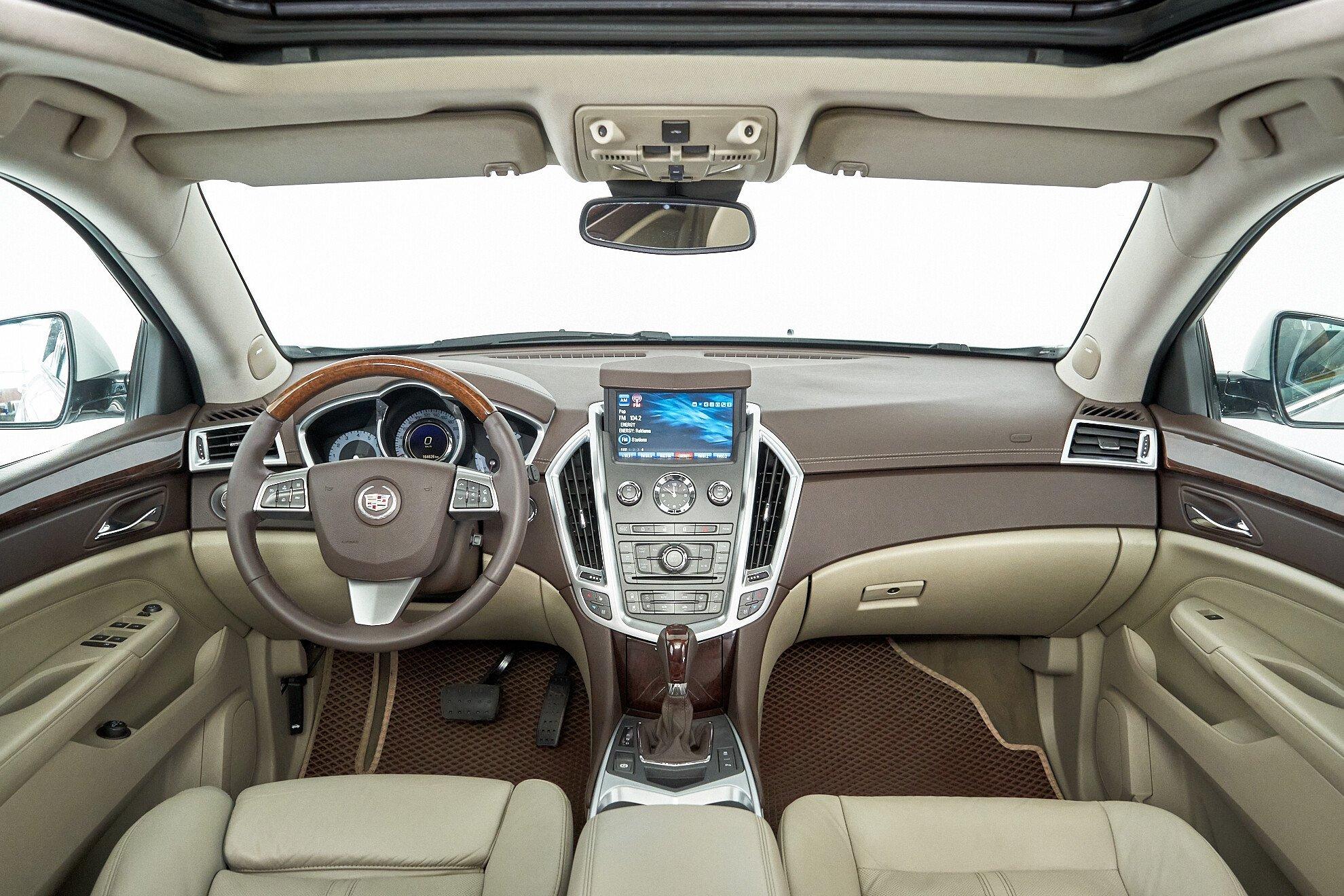 Cadillac SRX 2011, белый
