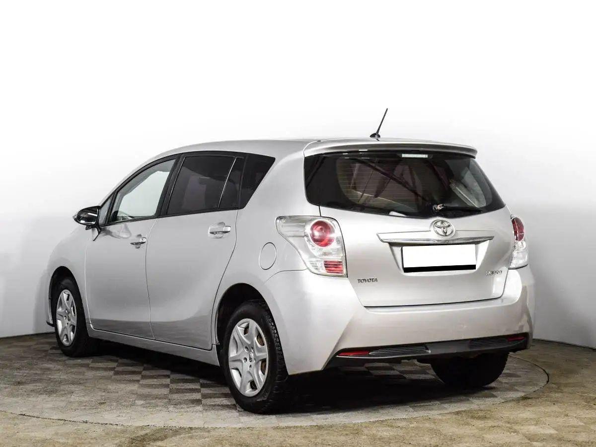 Toyota Verso 2015, серебряный