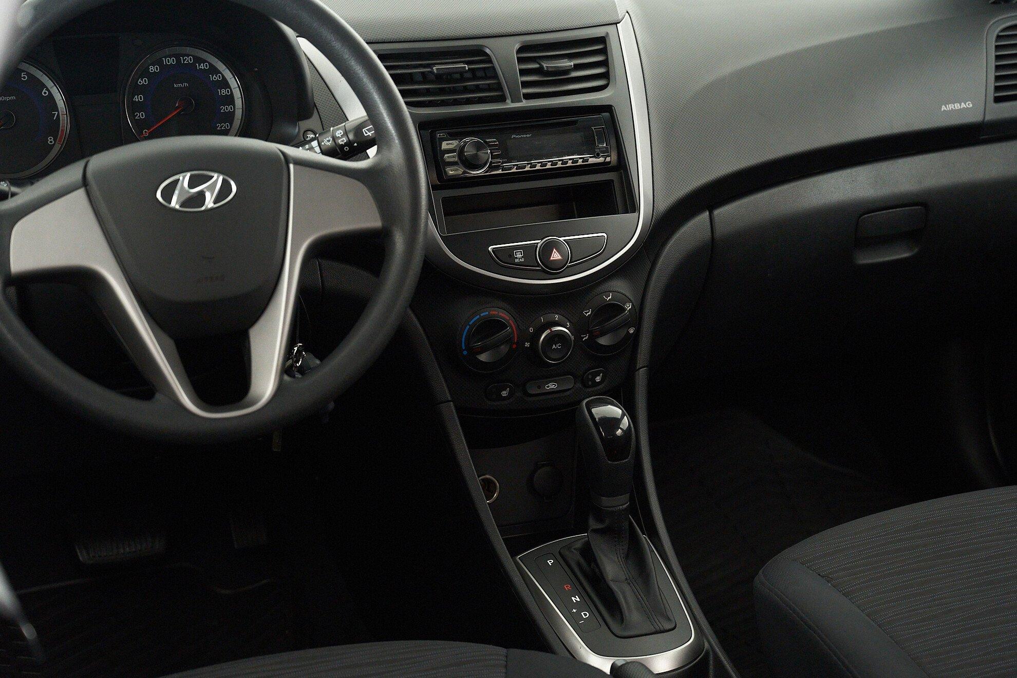 Hyundai Solaris 2016, черный