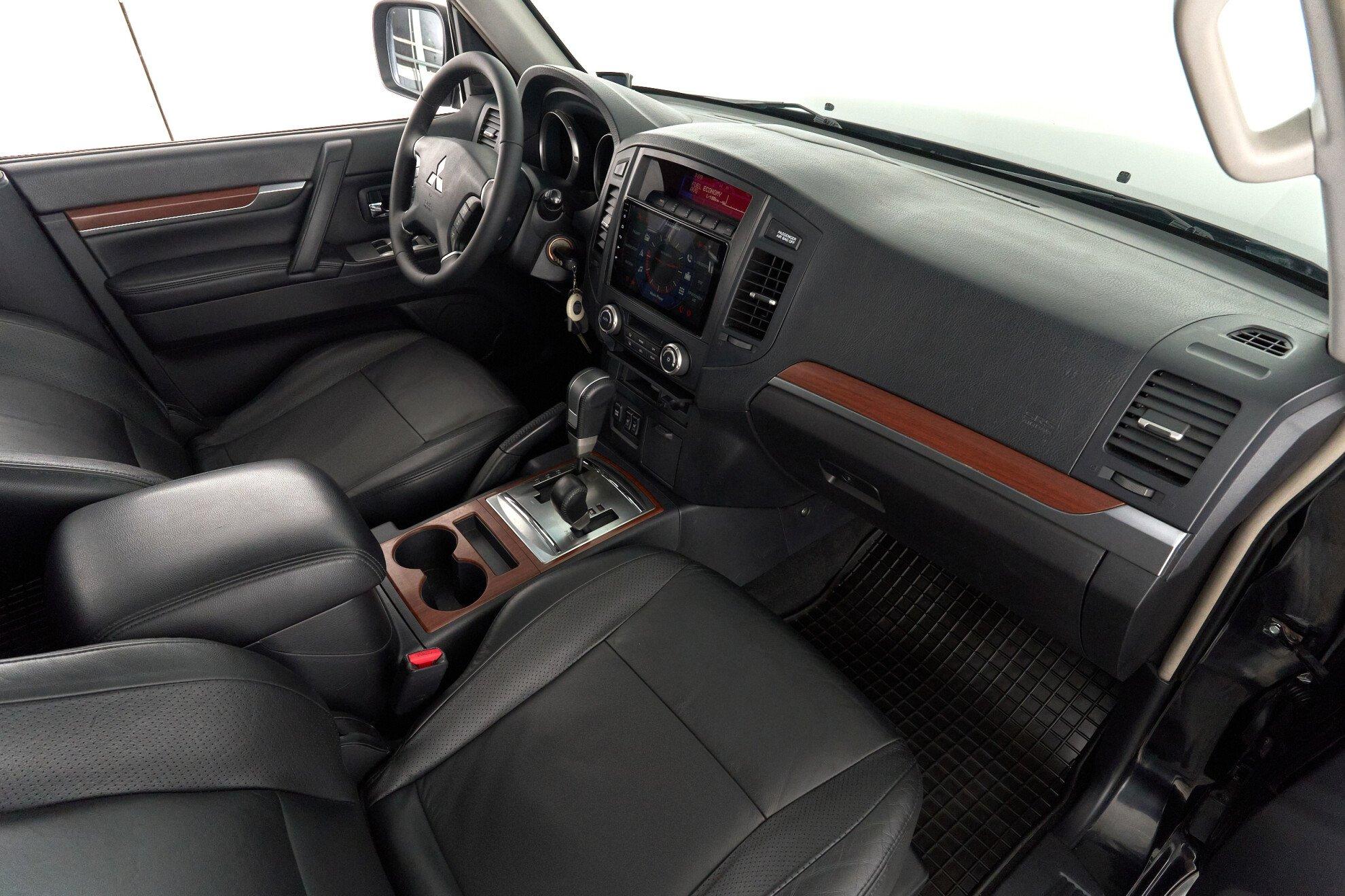Mitsubishi Pajero 2008, черный