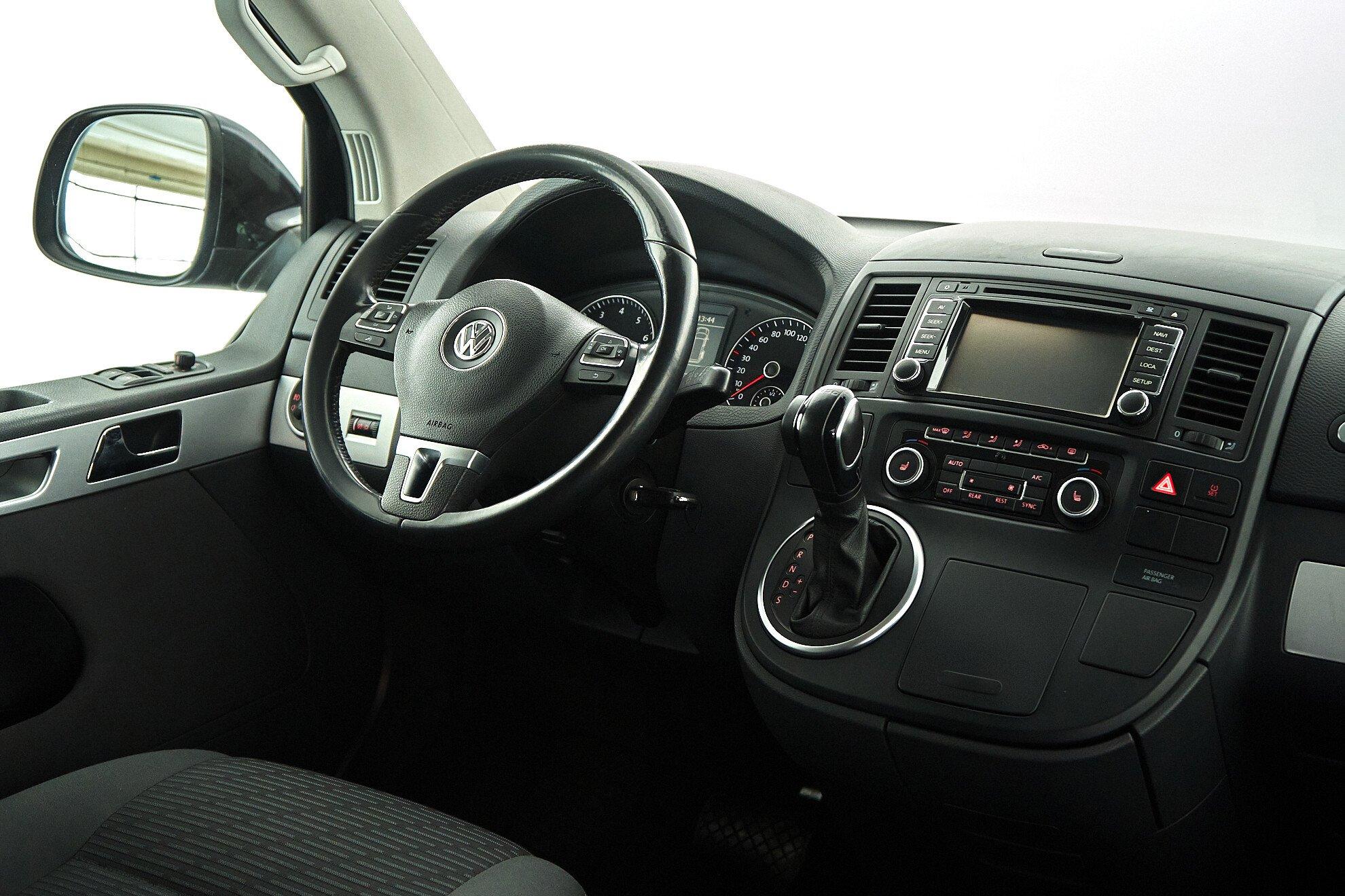 Volkswagen Multivan 2012, черный