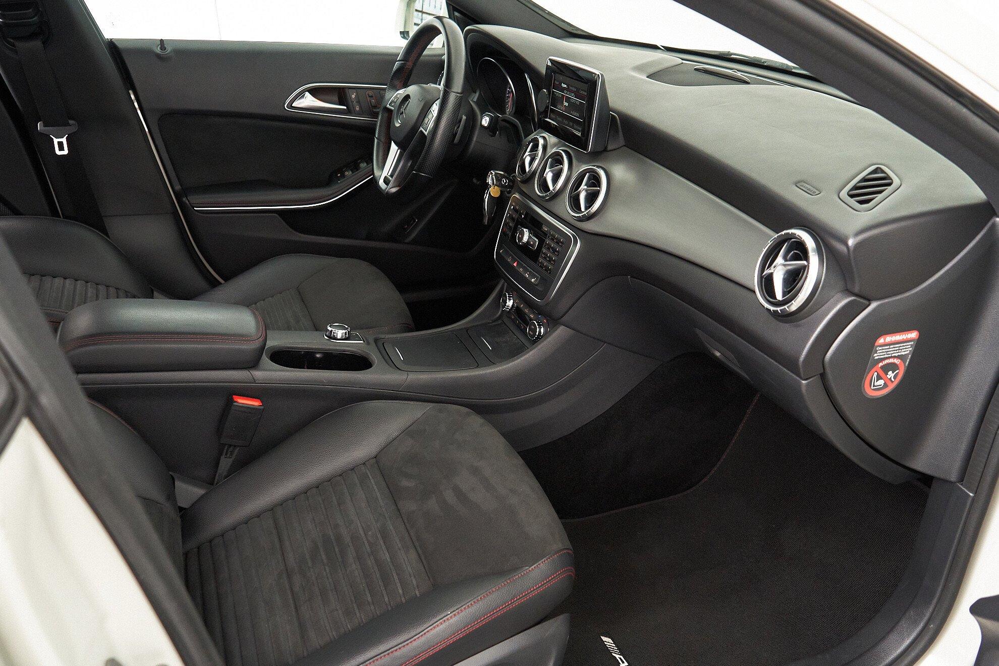Mercedes-Benz CLA 2013, белый