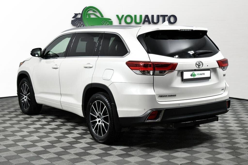 Toyota Highlander 2018, белый