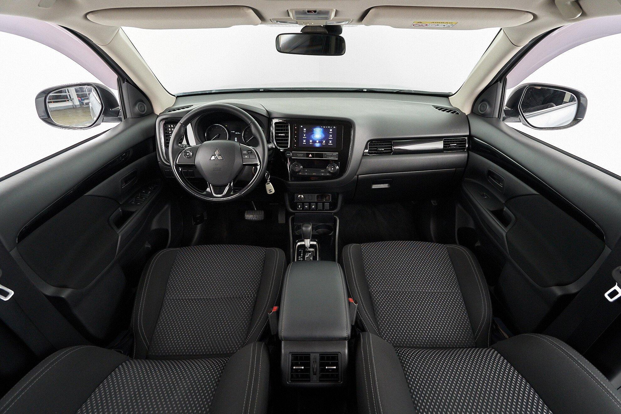Mitsubishi Outlander 2018, серый