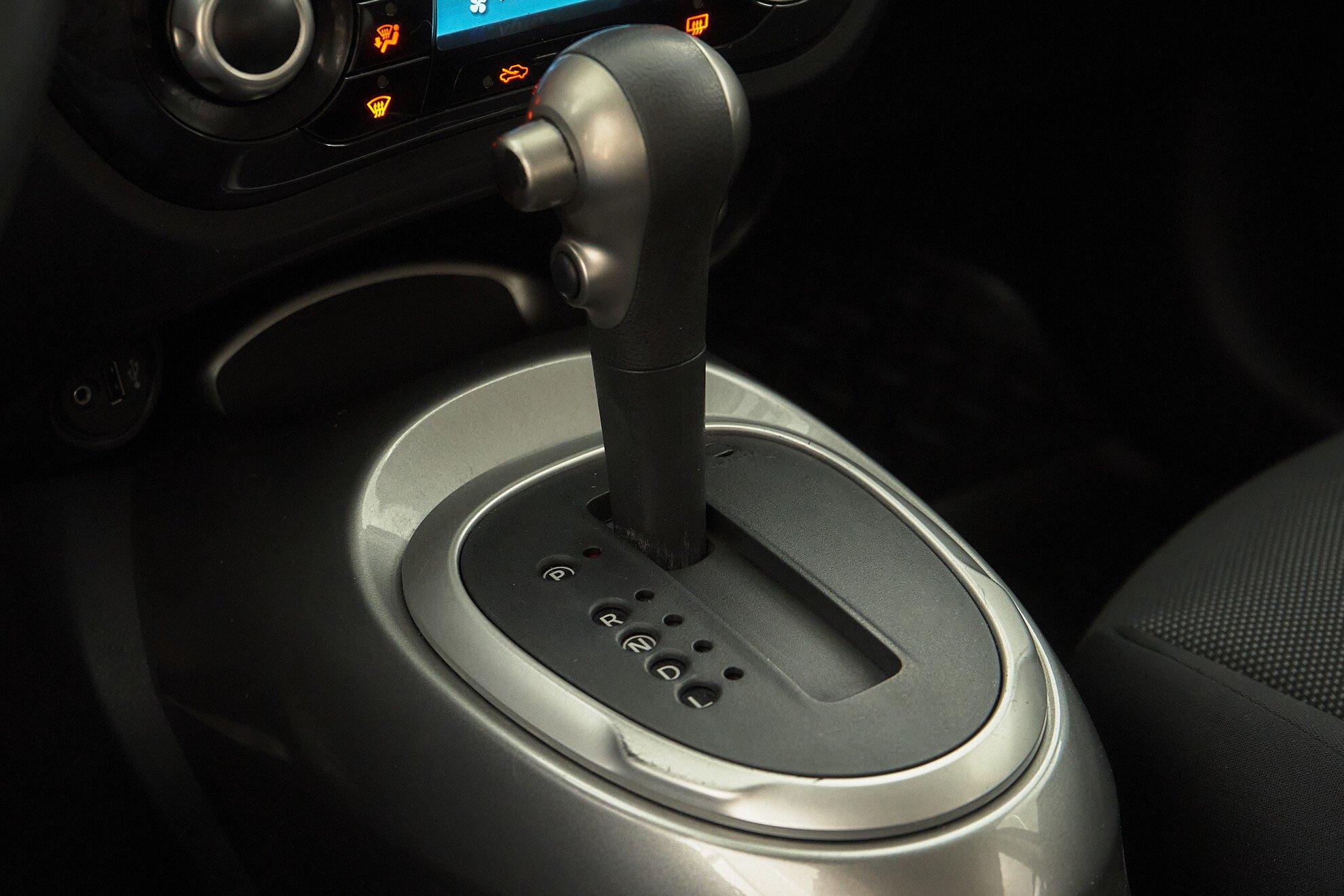 Nissan Juke 2012, коричневый
