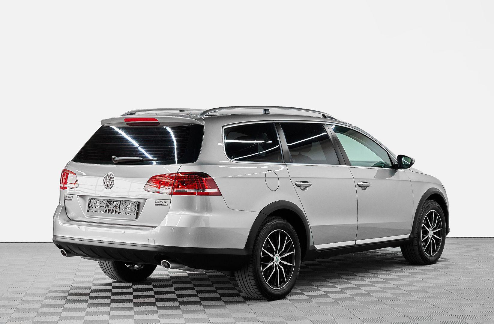 Volkswagen Passat 2012, серебряный