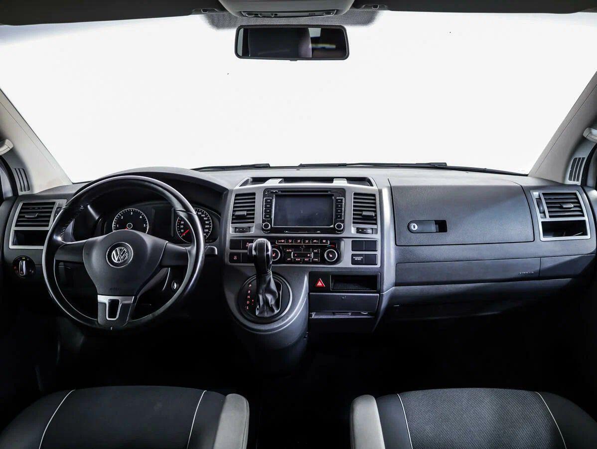 Volkswagen Multivan 2013, белый