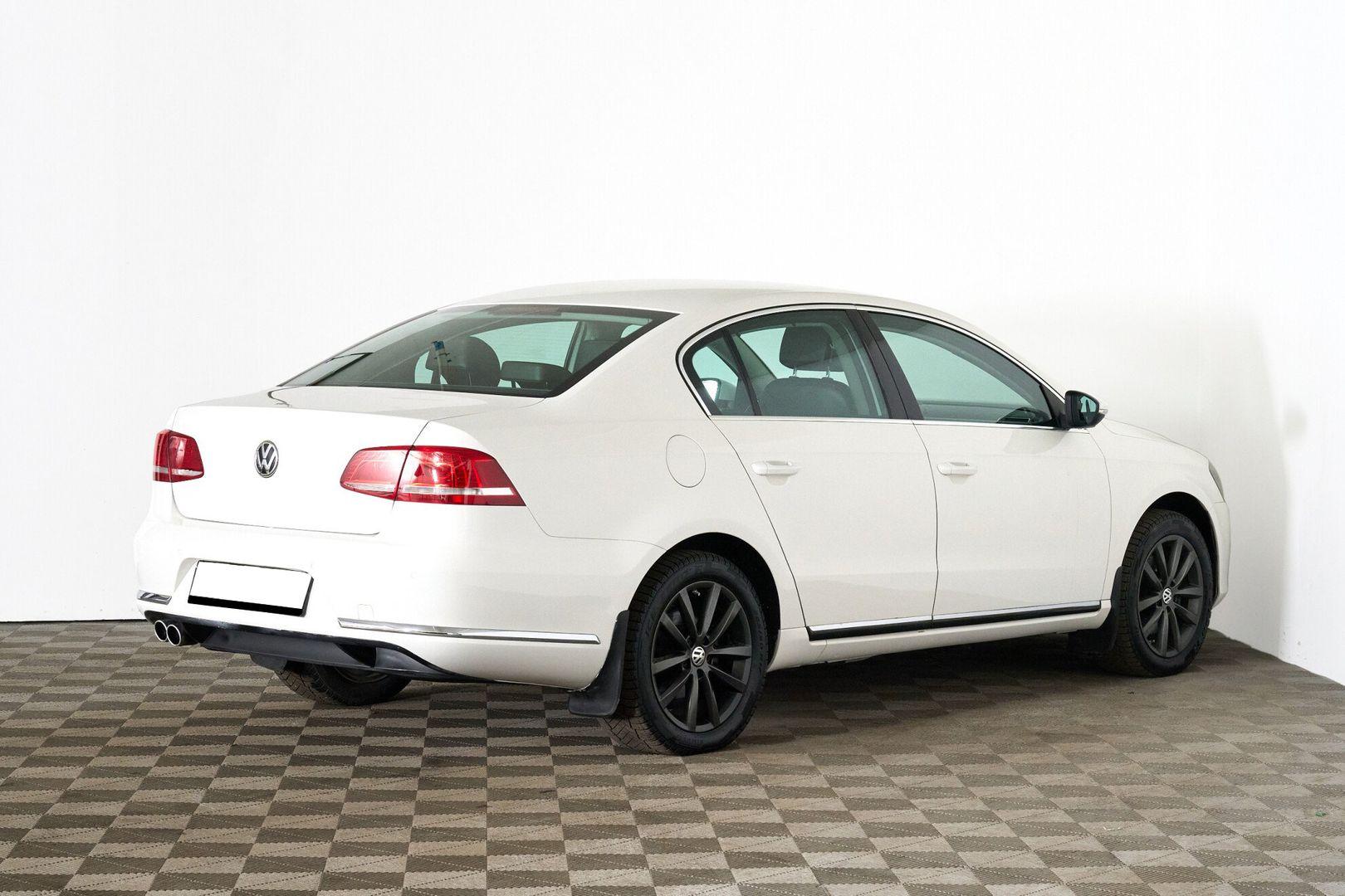 Volkswagen Passat 2011, белый