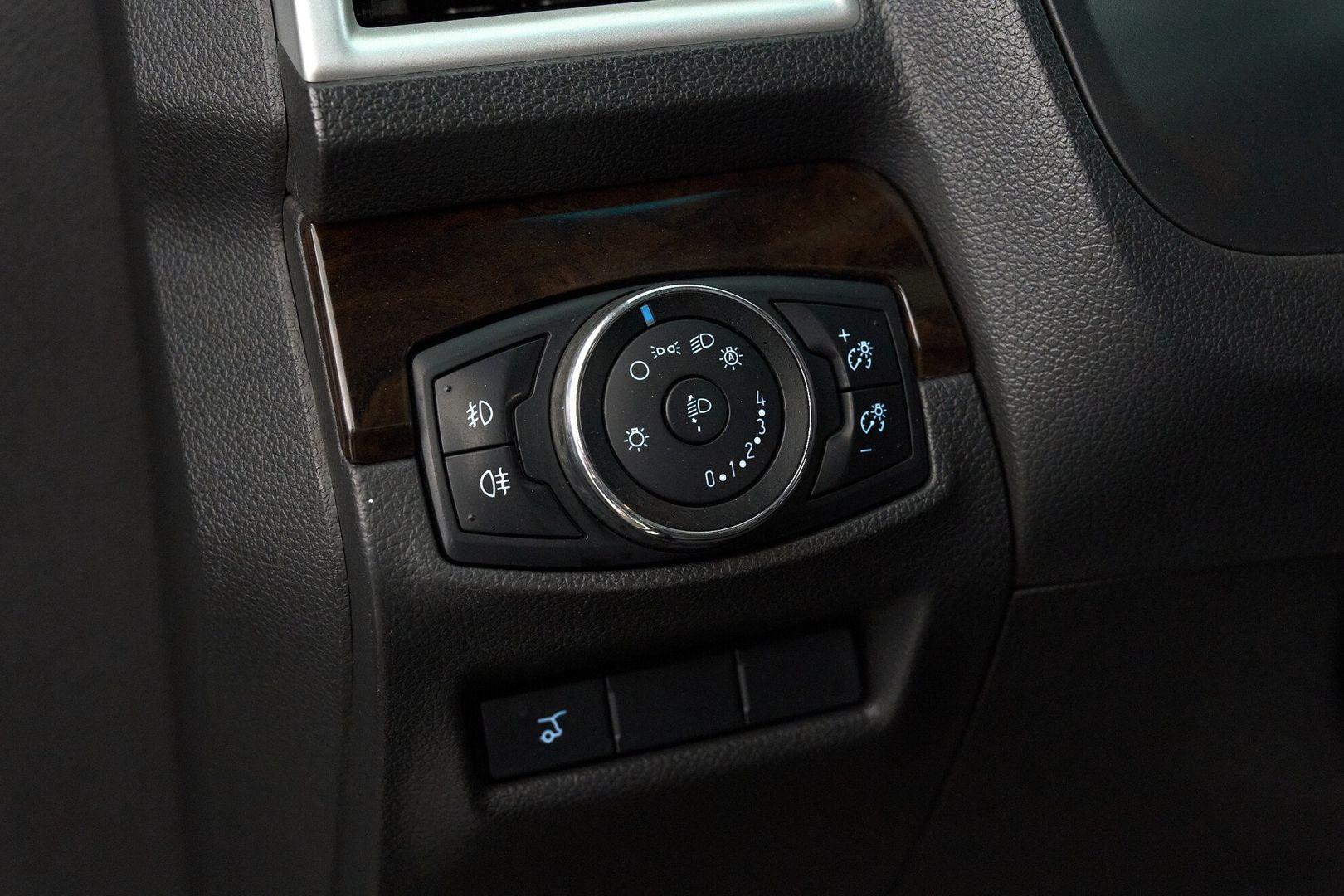 Ford Explorer 2014, белый