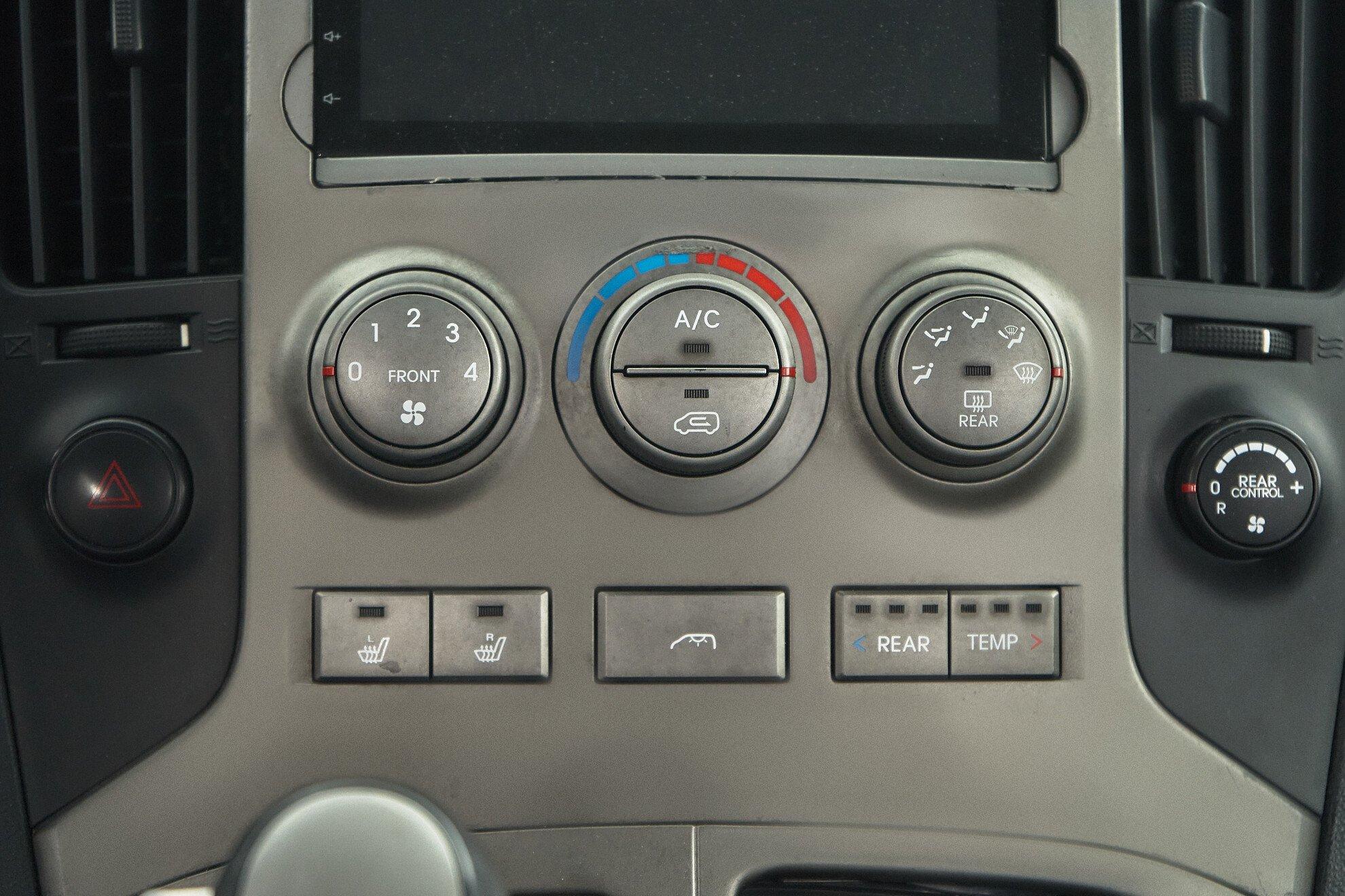Hyundai Grand Starex 2013, серебряный