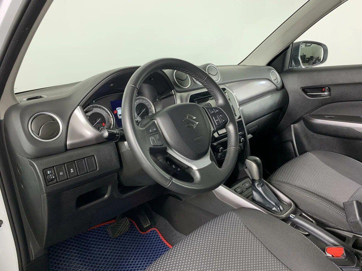 Suzuki Vitara 2019, белый
