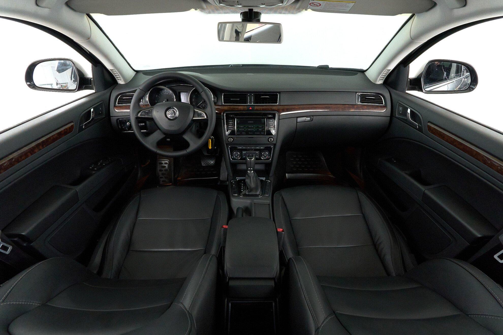 Skoda Superb 2014, черный