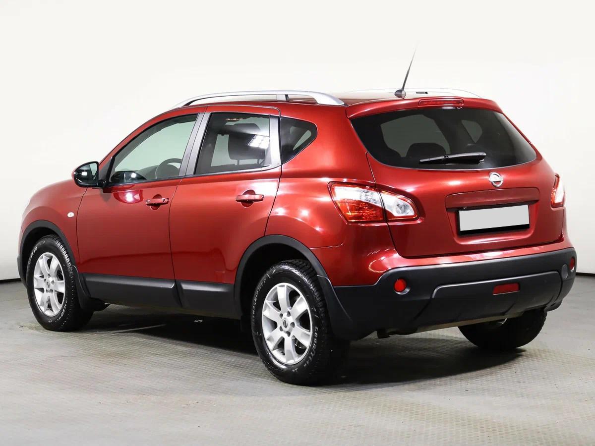 Nissan Qashqai 2013, красный