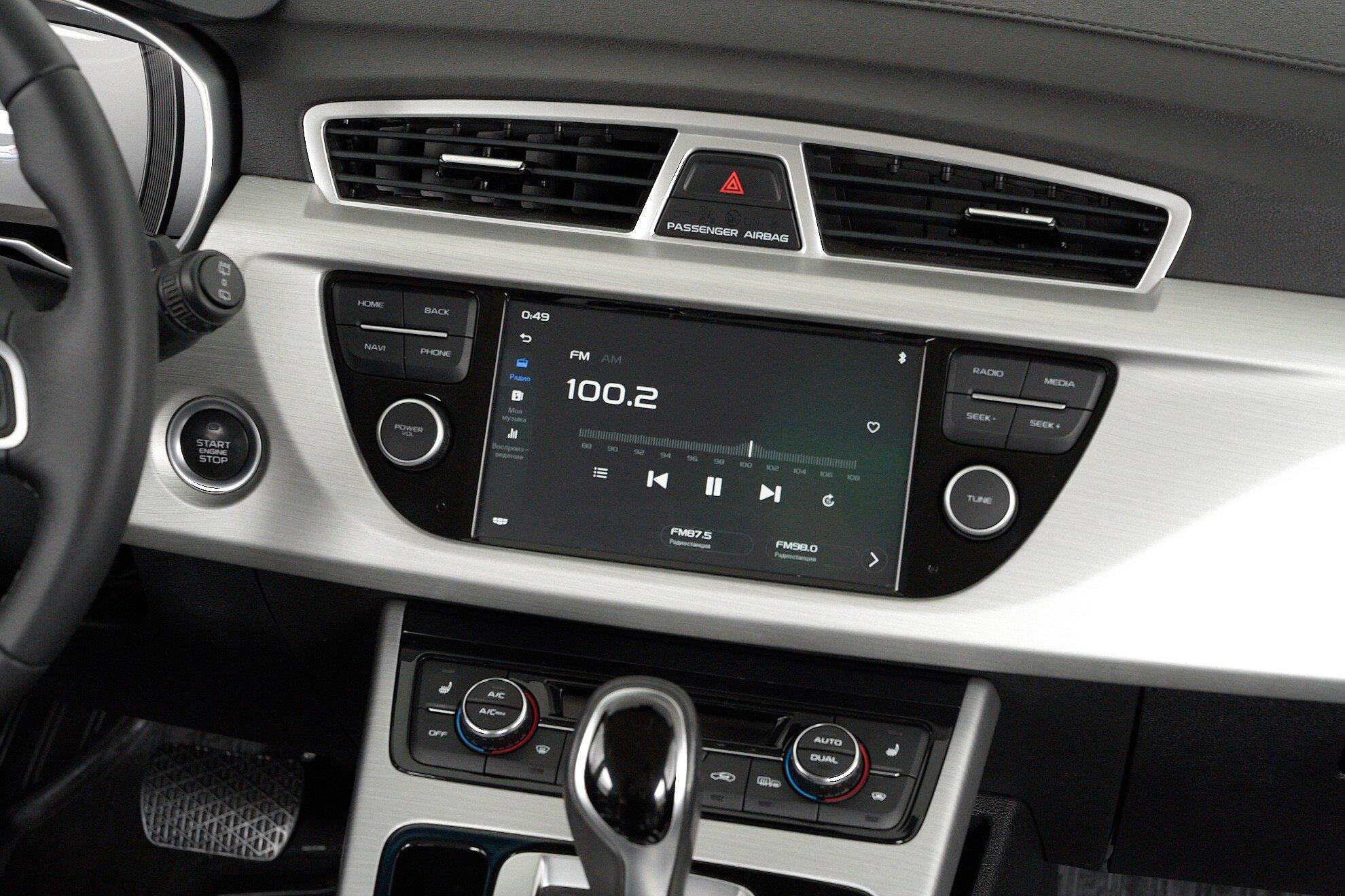 Geely Atlas 2019, бежевый