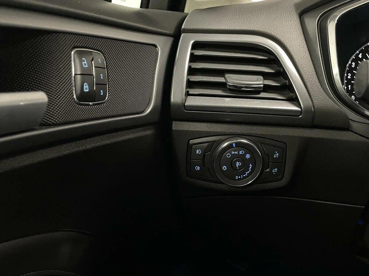 Ford Mondeo 2017, серебряный