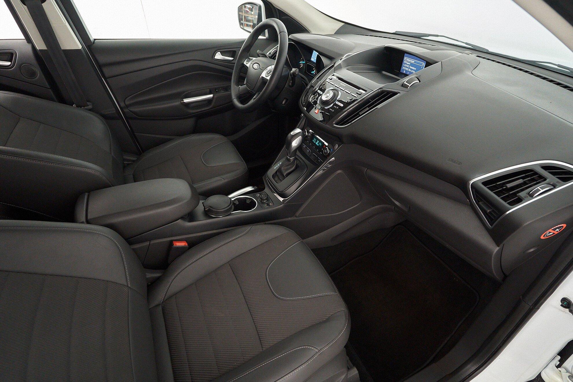 Ford Kuga 2015, белый