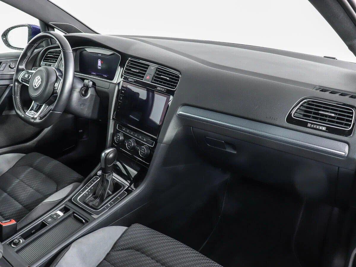 Volkswagen Golf 2019, синий