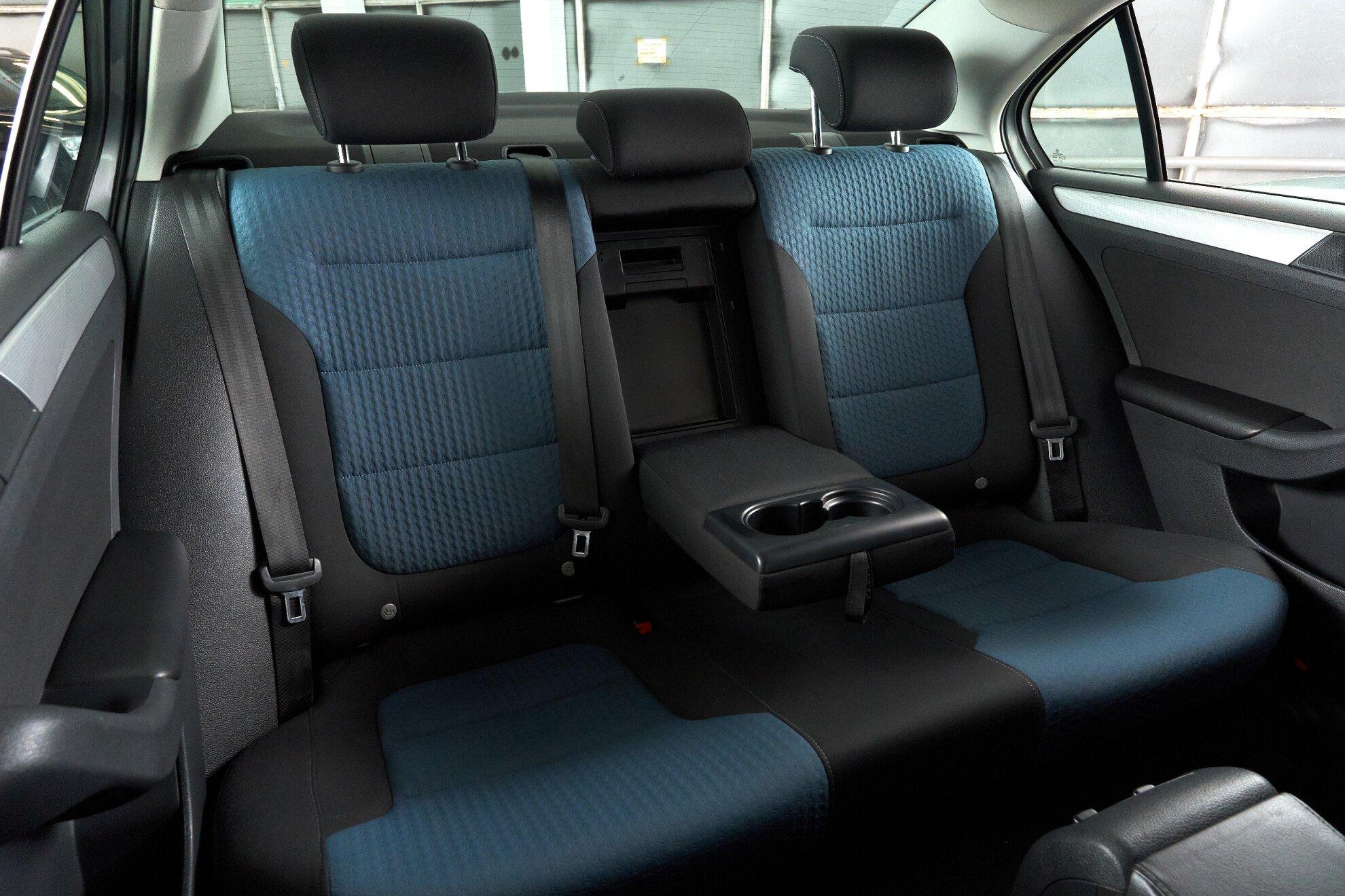 Volkswagen Jetta 2013, серебряный