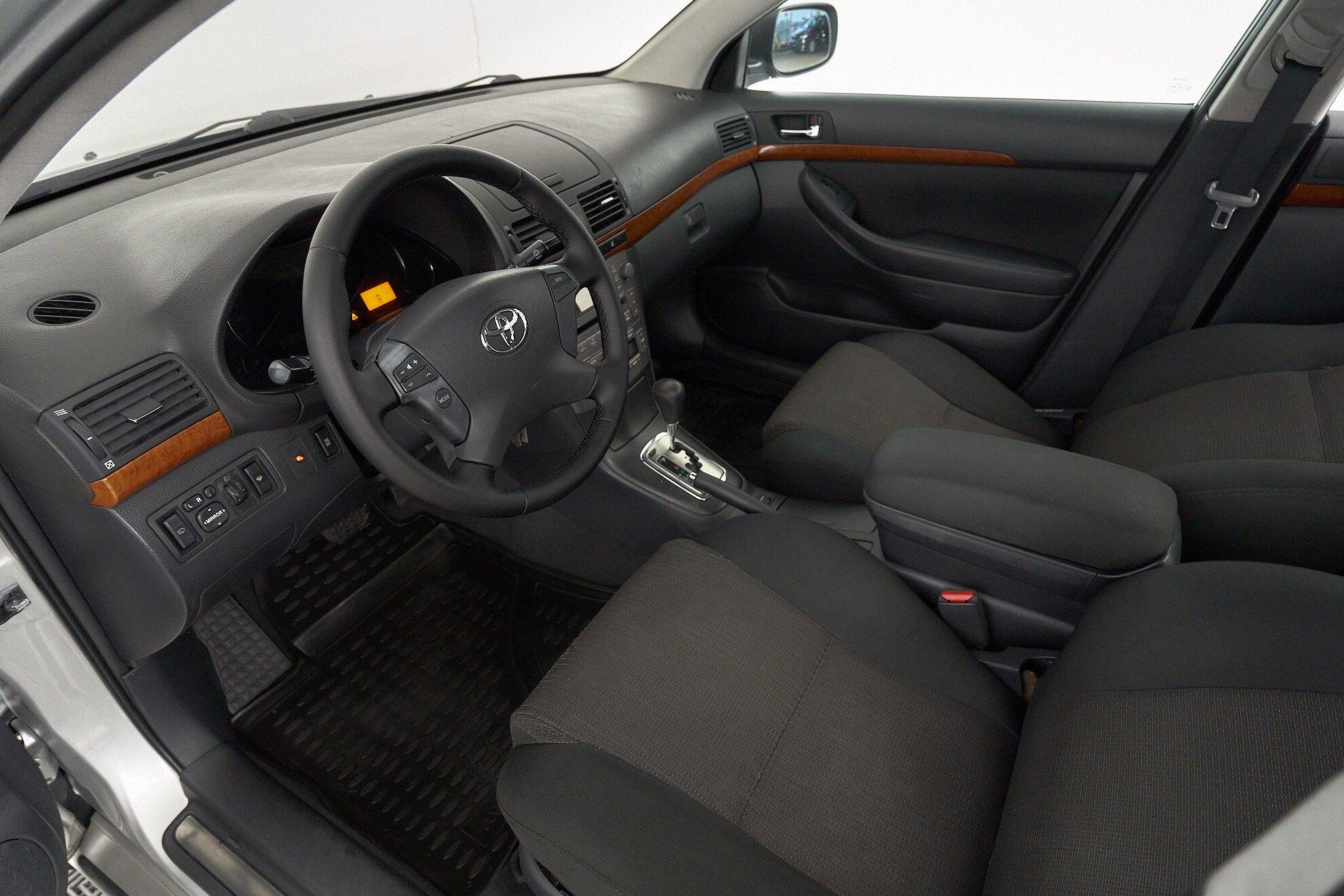 Toyota Avensis 2008, серебряный
