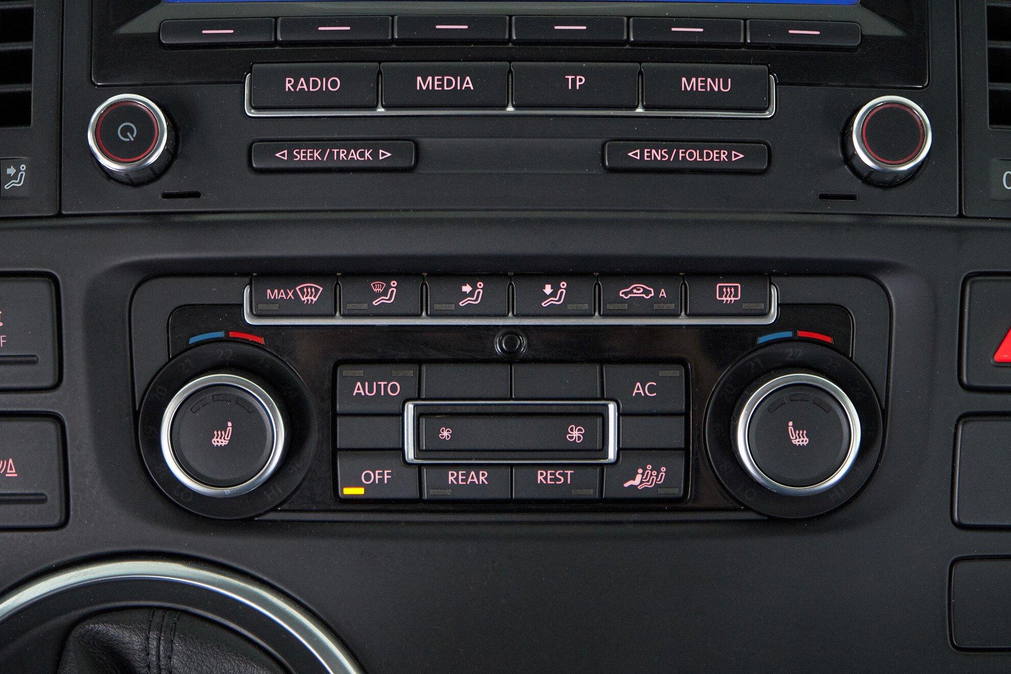 Volkswagen Multivan 2010, коричневый