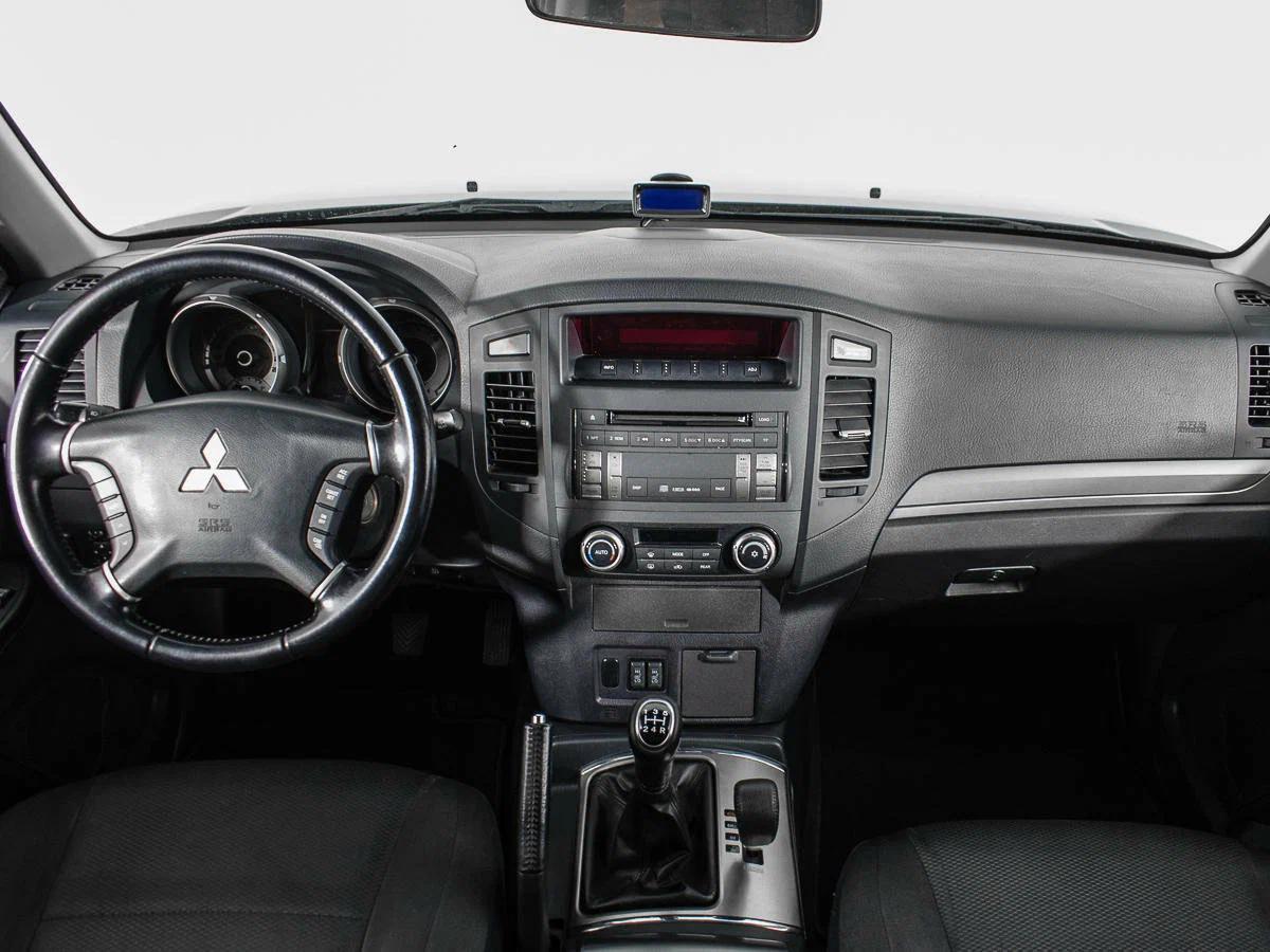 Mitsubishi Pajero 2011, черный