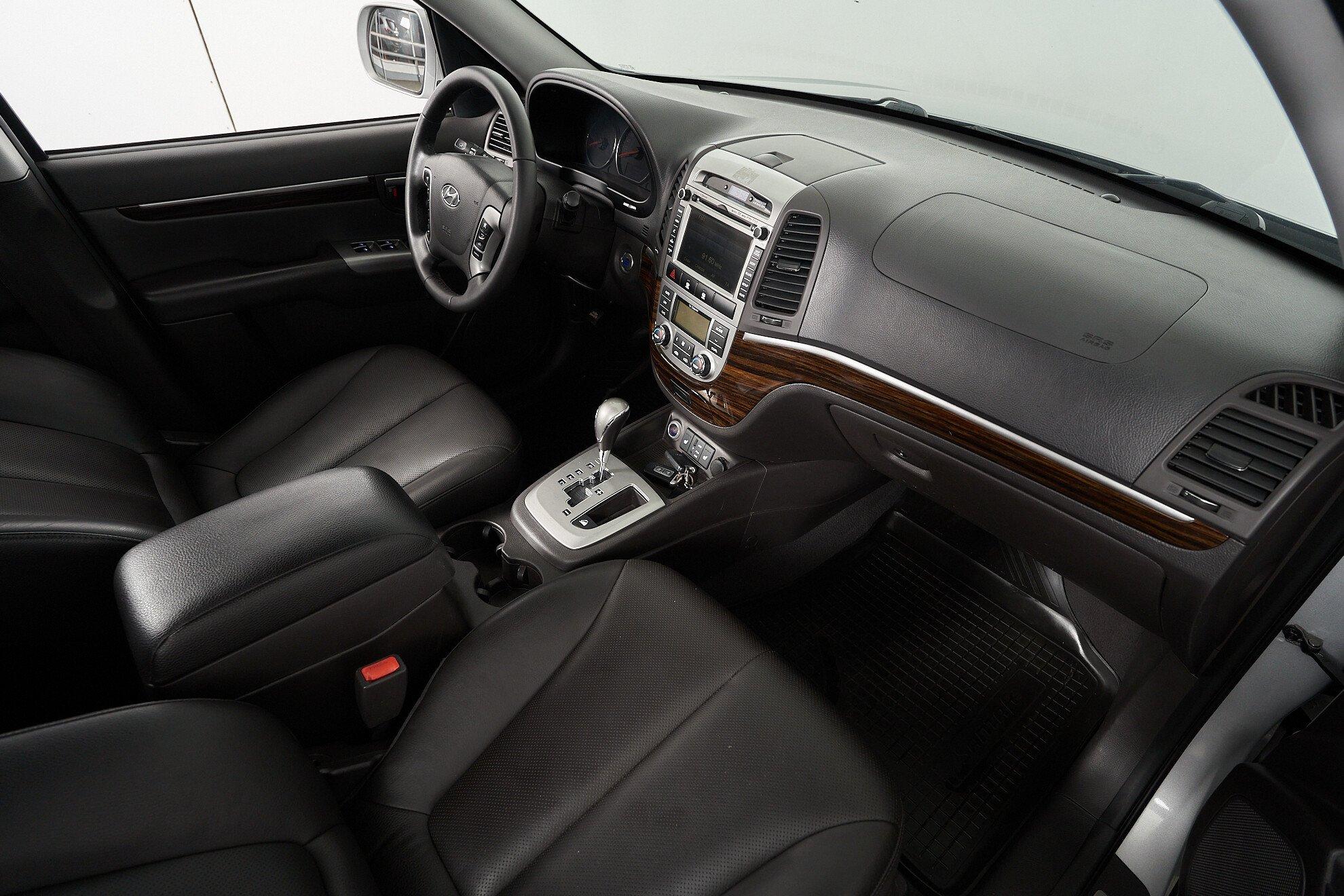 Hyundai Santa Fe 2011, серебряный