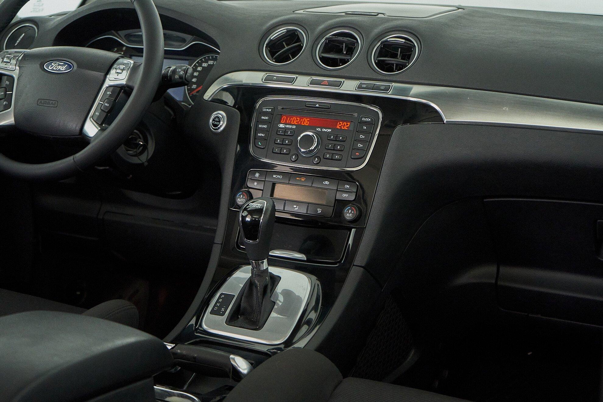 Ford S-MAX 2012, белый