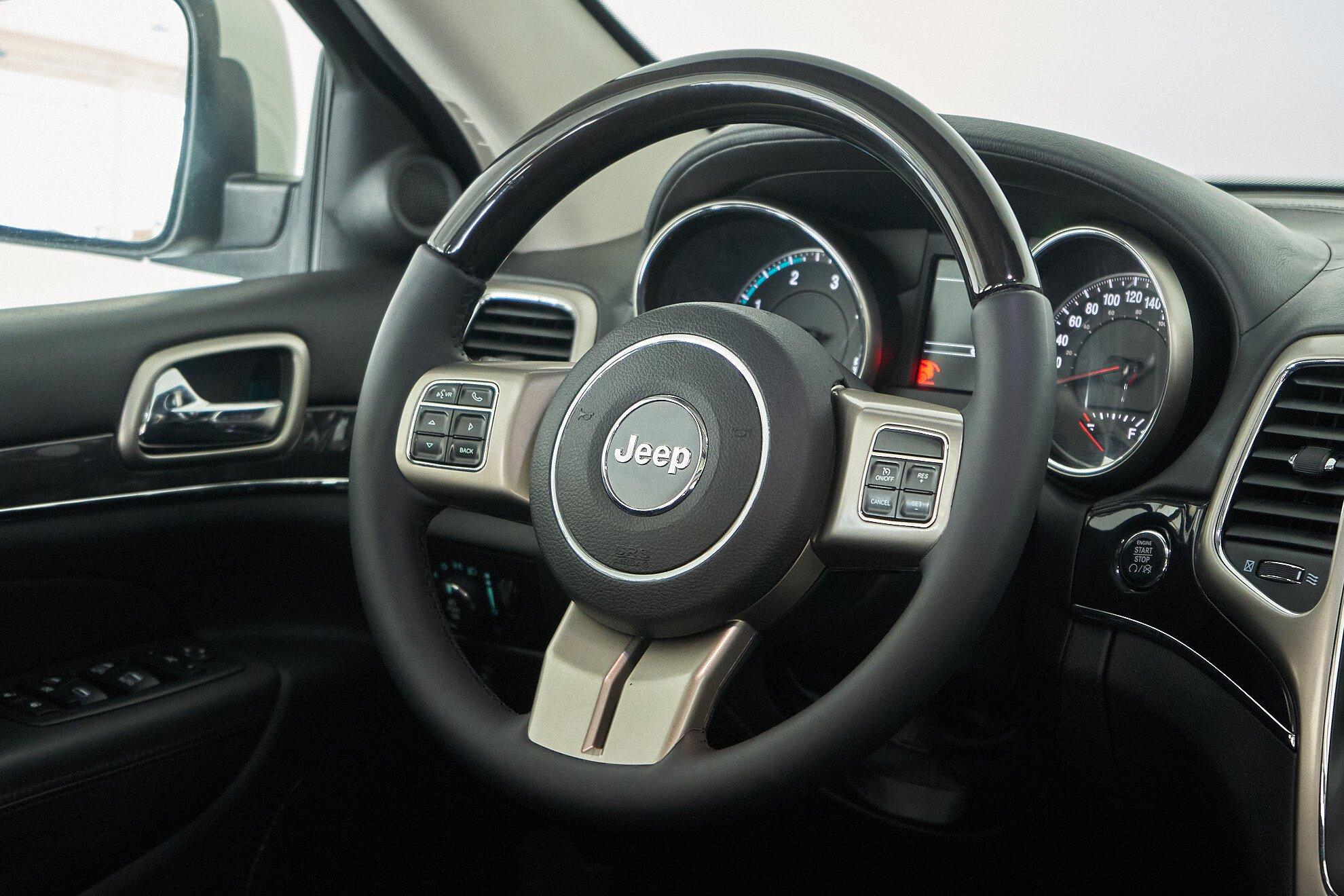 Jeep Grand Cherokee 2012, белый