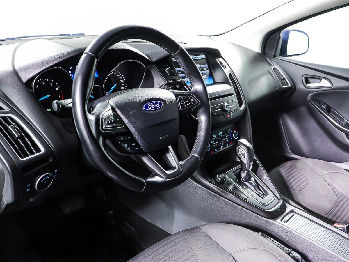 Ford Focus 2018, синий