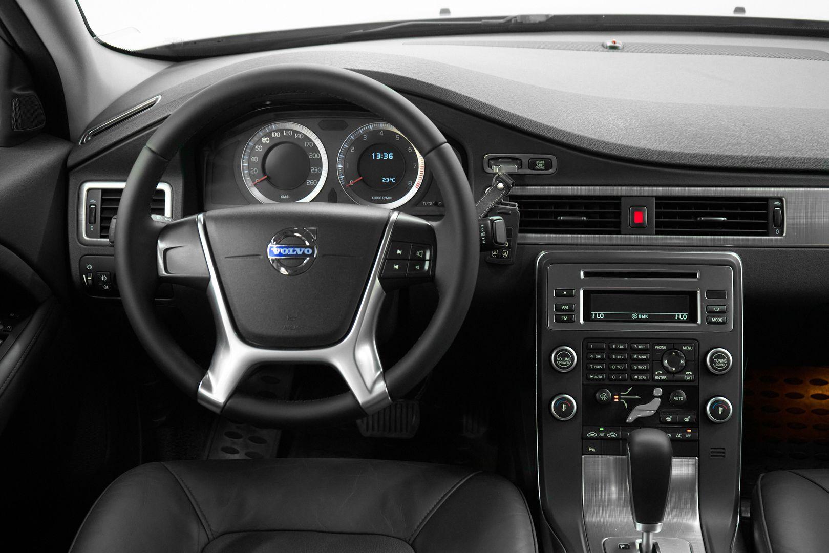 Volvo S80 2010, серебряный