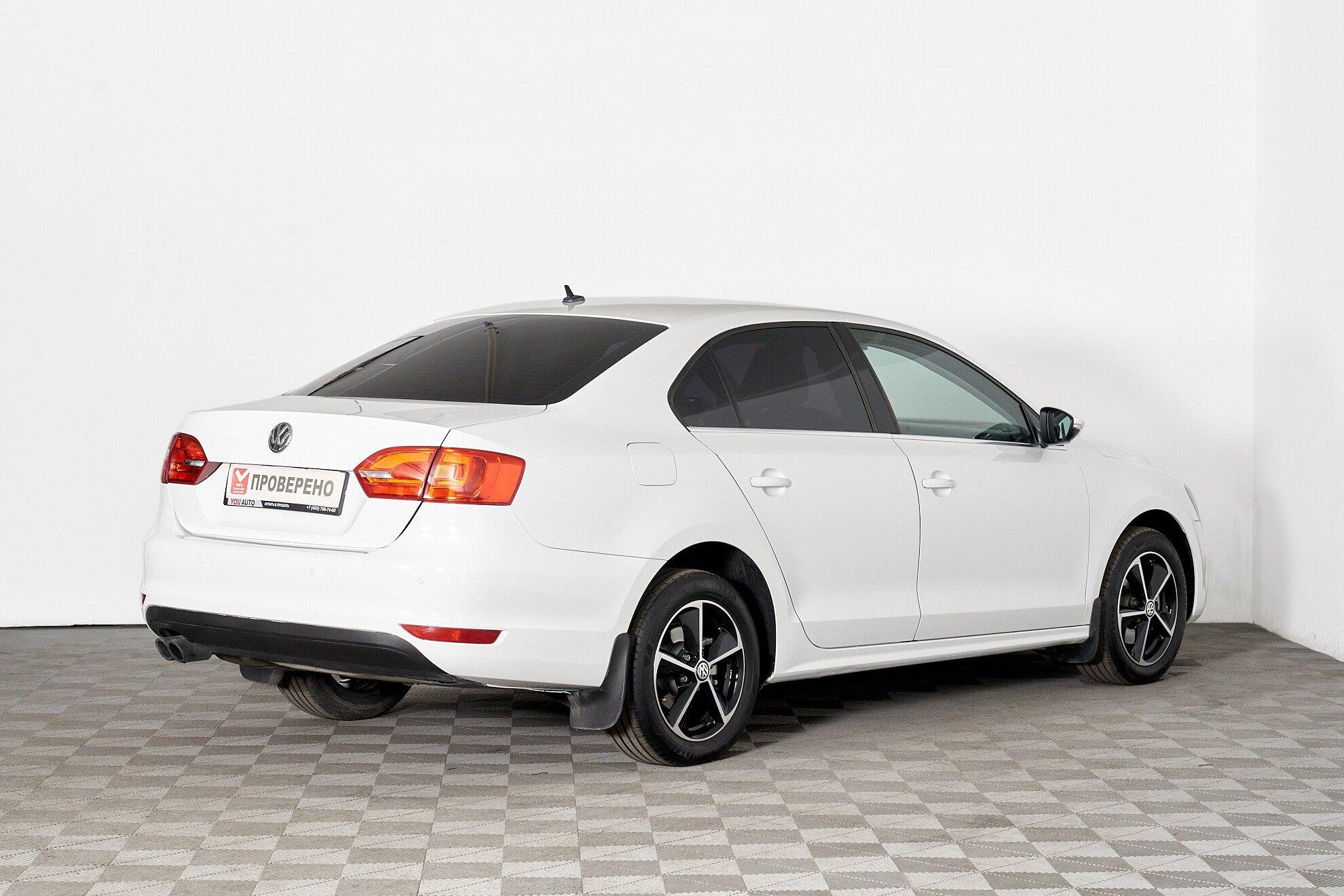 Volkswagen Jetta 2014, белый