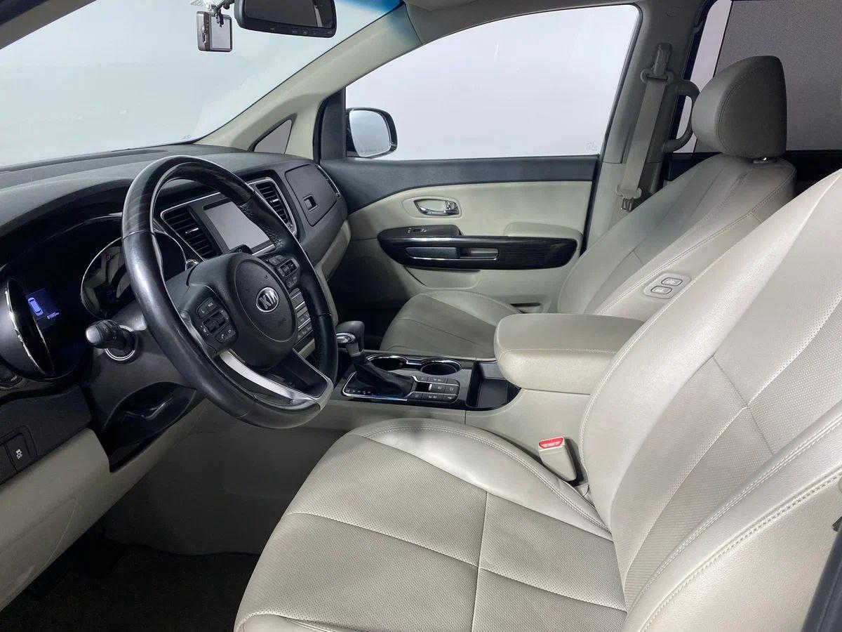 Kia Carnival 2018, серый