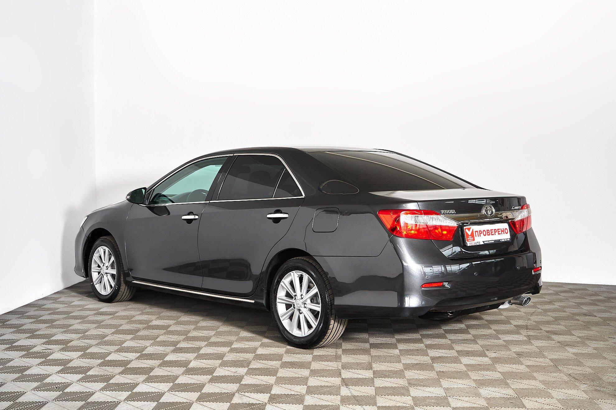 Toyota Camry 2013, серый