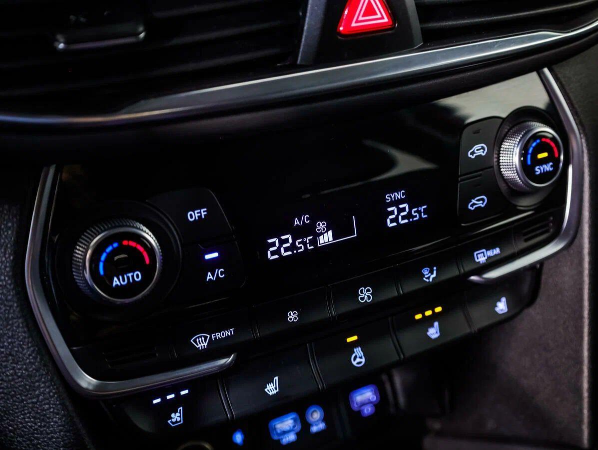 Hyundai Santa Fe 2019, красный