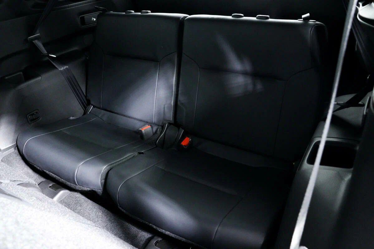 Mitsubishi Outlander 2023, серый