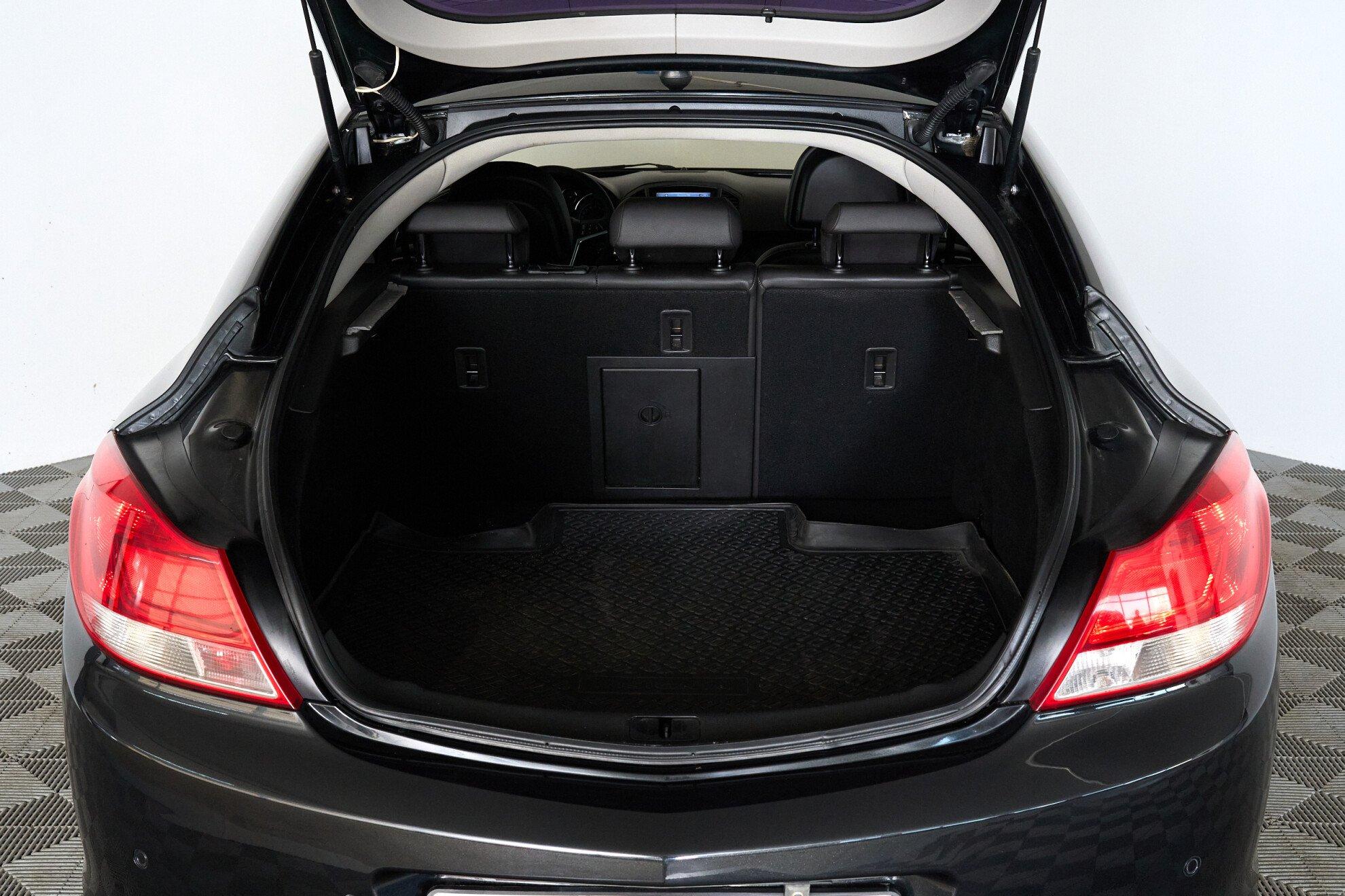 Opel Insignia 2011, черный