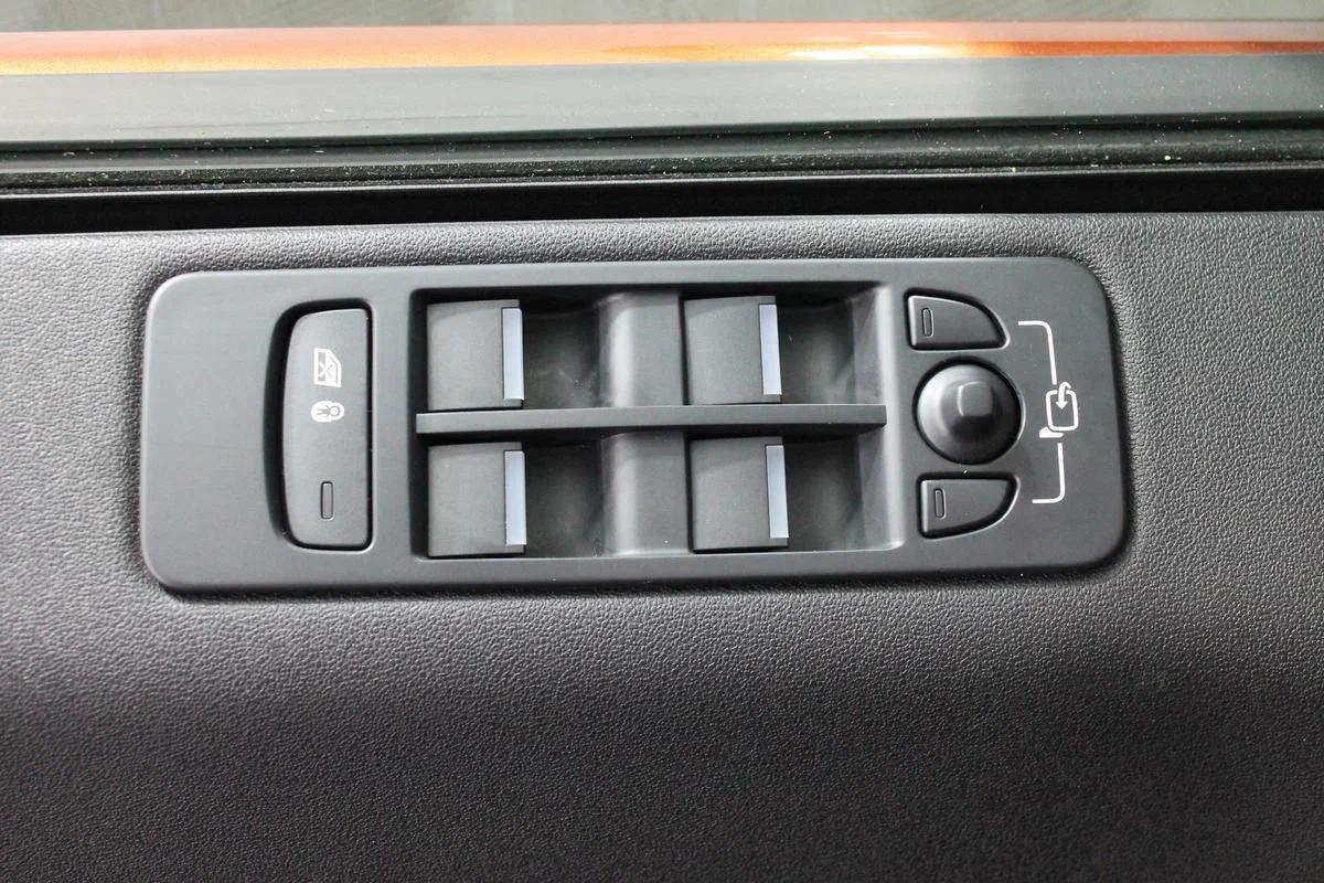 Land Rover Discovery Sport 2017, оранжевый
