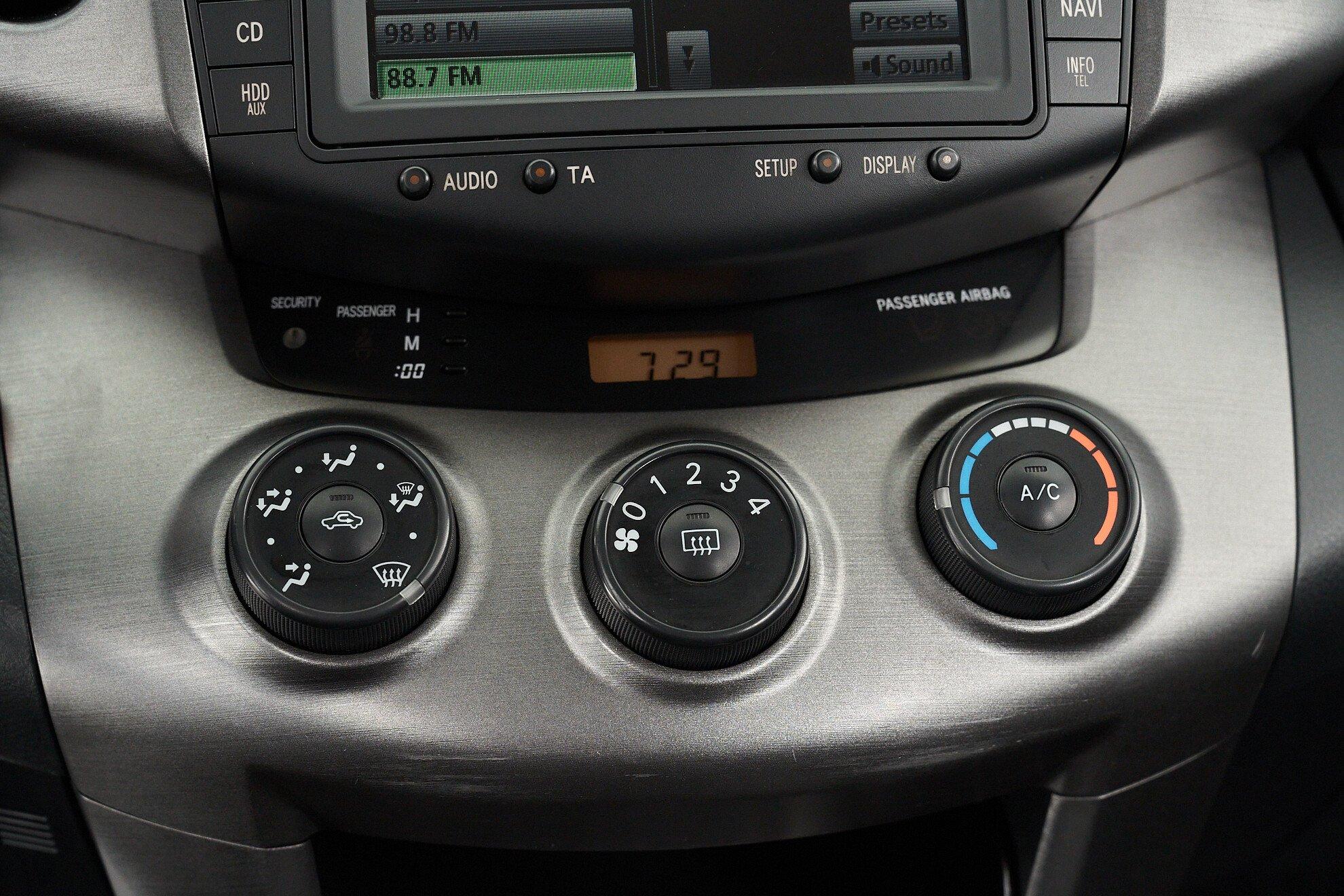 Toyota RAV4 2012, белый