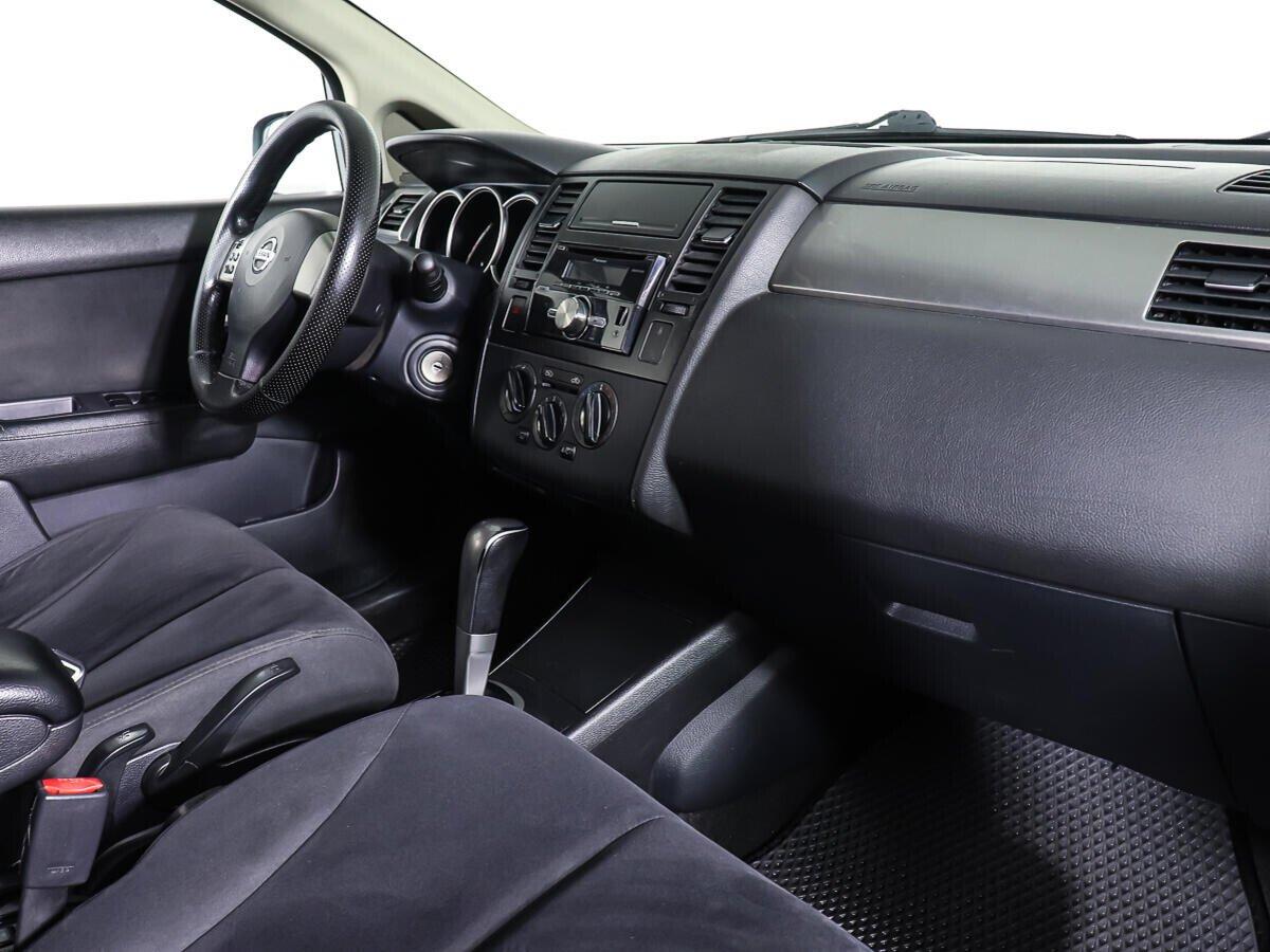 Nissan Tiida 2012, серый